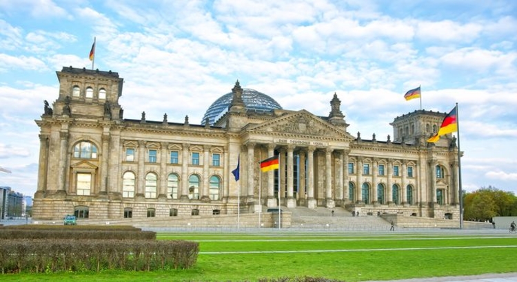 Deutscher Bundestag Foto iStock RomanBabakin